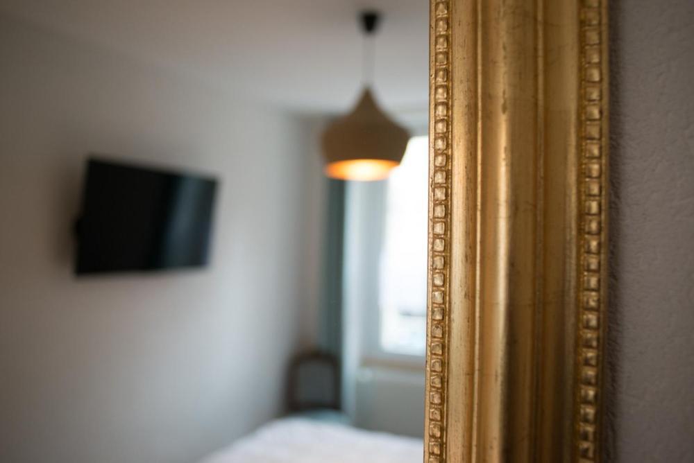 Hotel De La Beroche Saint-Aubin-Sauges Экстерьер фото